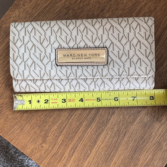 Marc New York EUC Logo Full-Size Wallet, Tan & Gold, Card & Coin Holder - Picture 4 of 13